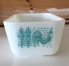 Vintage Pyrex Dish Without Lid