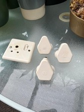 Vintage 3x MK Round 3 Pin BS 546 15A Plugs + 1 x MK 5A 3 Pin Switched Socket 