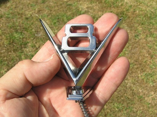 Hood ornament chrome - uk, v8