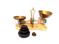Balance Scales Cast Avery with weights 2lb to 1/4oz  & brass pans