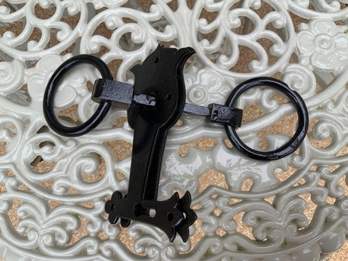 Outside gate door - outside, latch