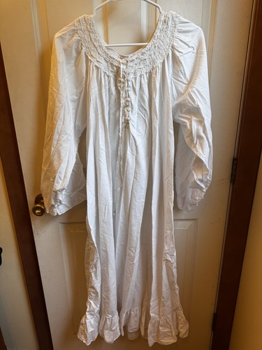 Vtg white cotton lawn - white,