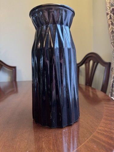 Black atlas glass vase with - black,