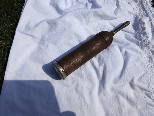 Vintage metal grease - metal, gun