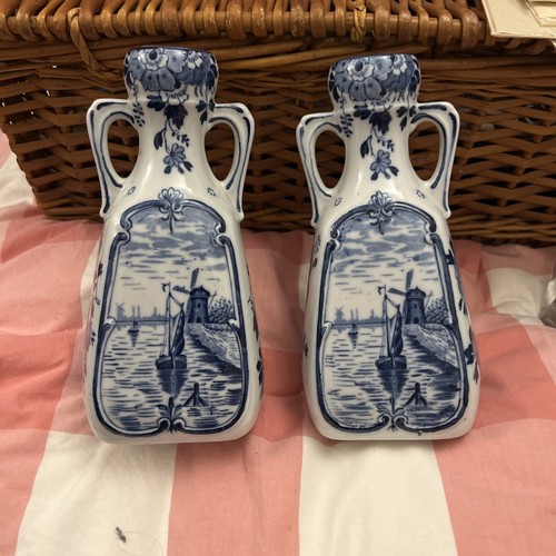 Pair delft blue and white - a,