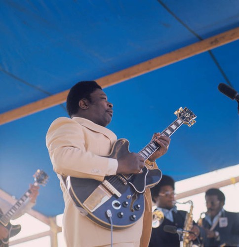 Singer king plays - singer,