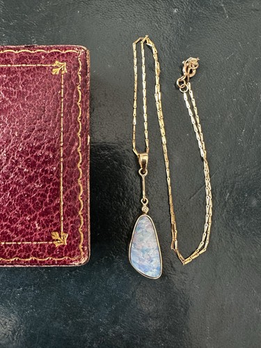 Boxed vintage gold opal - 9k,