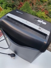Amazon Basics Paper Shredder - 6 Sheets, 14.3L Bin Capacity - Great Condition