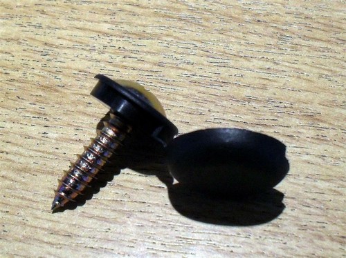 Screw centre console with