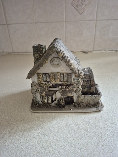 Small cottage ornament good - small, in