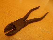 VINTAGE TOOLS 7" METAL WIRE
