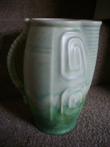 English beswick vase - ,