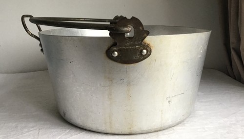Vintage swan brand - swan, cast