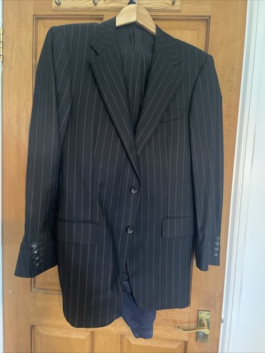 Mans suit chest - 48,