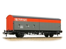 Bachmann 38-128A VAA Van BR Railfreight Red/Grey 200648