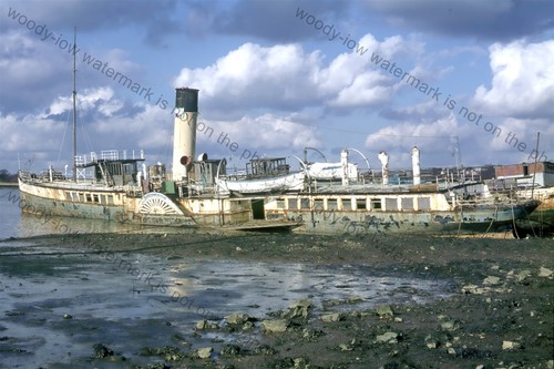 Sr00122 paddle steamer - paddle,