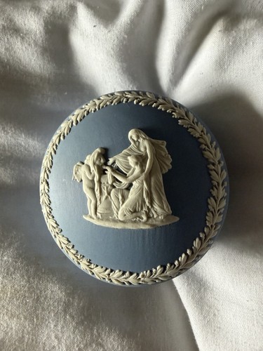 Wedgwood blue jasperware - blue, round