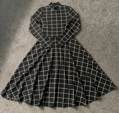 Woman dress pre owned - woman’s, size