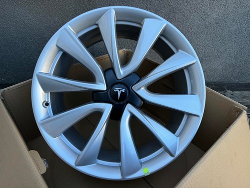New tesla rims 5x120 - rims,