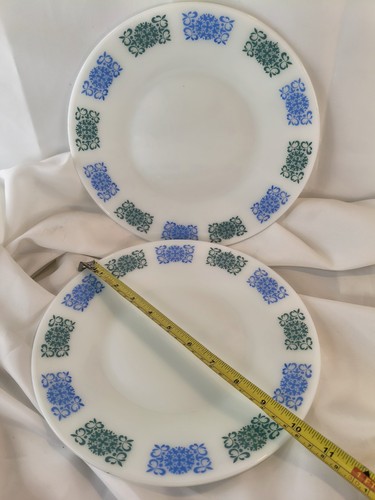 Vintage jaj pyrex plates - 6,