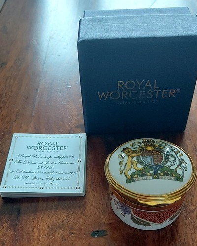 Royal worcester enamel pill - worcester,