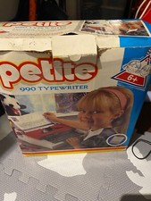 Petite 990 Typewriter