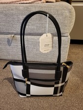 Brand New Moda Handbag Black & White Ridged Handle Zip Closure 2 Smaller Pockets