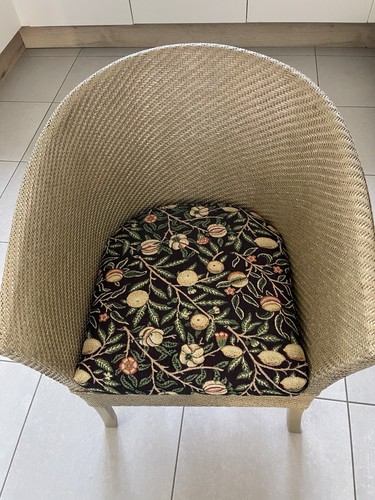 Stunning gold chair with - gold,