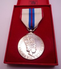 QUEEN ELIZABETH SILVER JUBILEE MEDAL 1977 IN CASE OF ISSUE