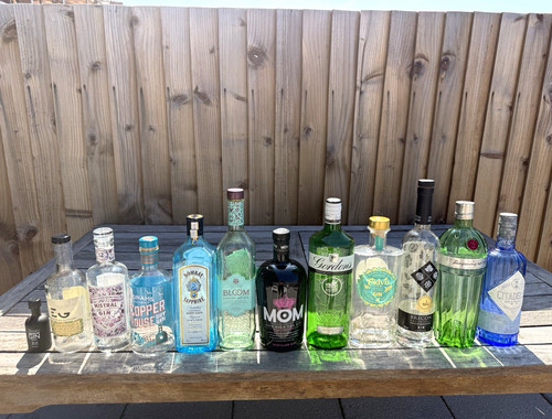 Mixed lot empty gin - mixed,