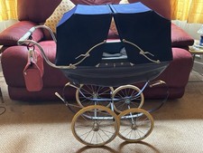 Stunning Coach Built Silver cross Twin Dolls Pram, Apron, Bag And Quilt Set vgc