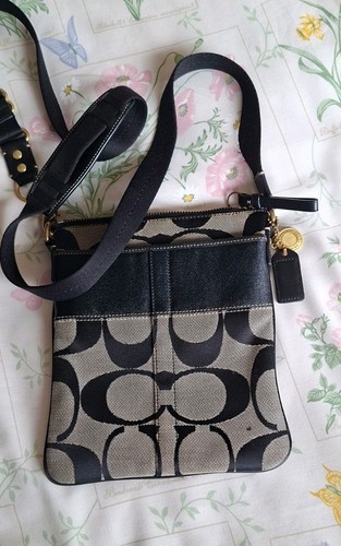 Coach signature crossbody - coach,