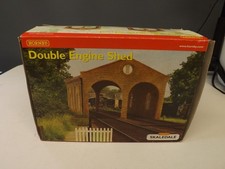 HORNBY SKALEDALE "00" R.8637 DOUBLE ENGINE SHED BOXED