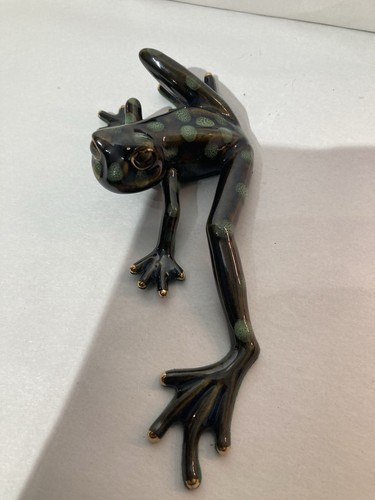 Ceramic type frog with - type, ,on