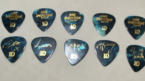 One direction guitar picks - 5,