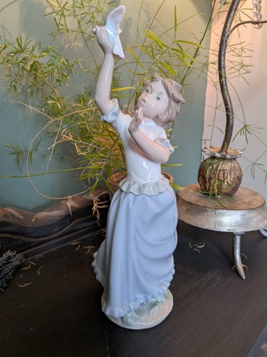 Vintage nao lladro figurine - by,