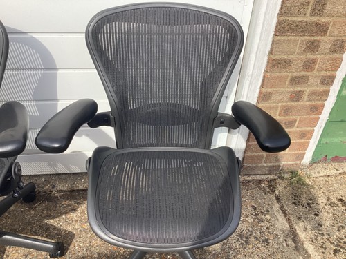 Herman miller black - 2, aeron