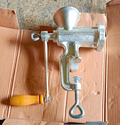 Apollo cast iron mincer - iron,