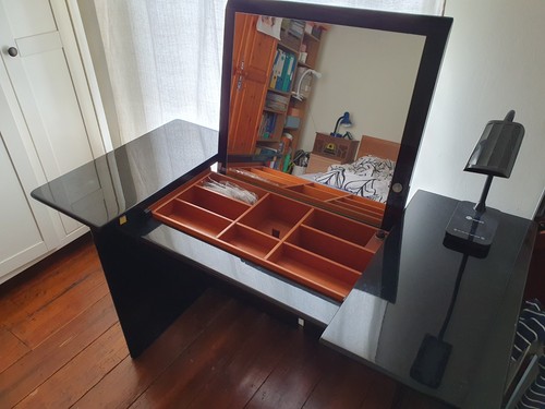 Makeup table with retractable - makeup,
