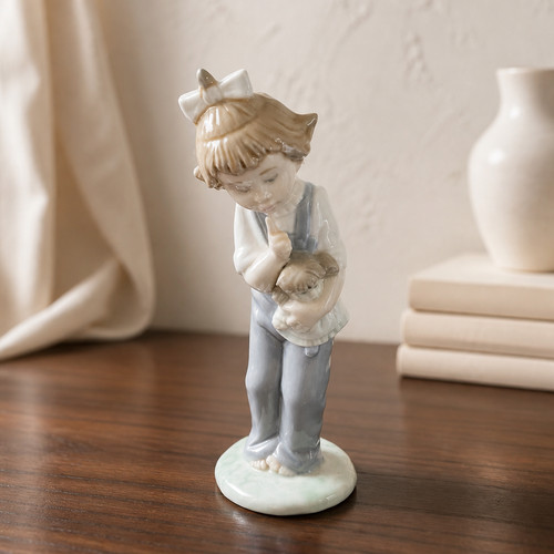 Lladro nao hush young - nao,