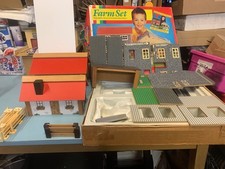 BRITAINS FARM.FARM BUILDINGS.FARM SET.FARM YARD. COUNTRY FARM SOME PARTS MISSING