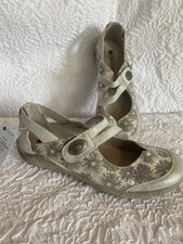 PAVERS WOMENS SLIP ON TRAINERS