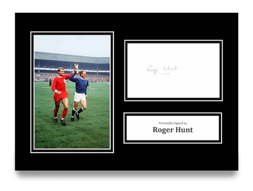 Roger hunt signed photo - hunt,