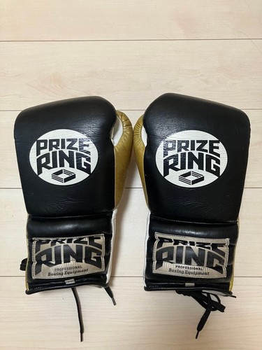 Winning boxing gloves prize - winning,