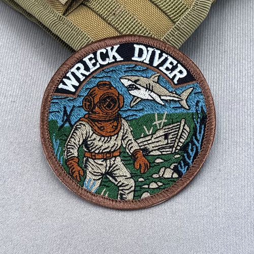 Vintage deep sea helmet wreck - vintage,
