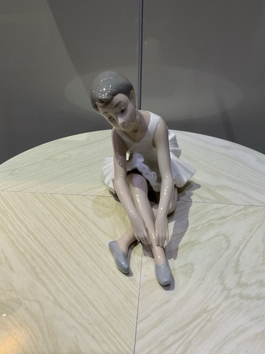 Ballerina sitting nao - ballerina, by