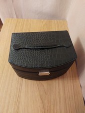 Jewellry box with top tray