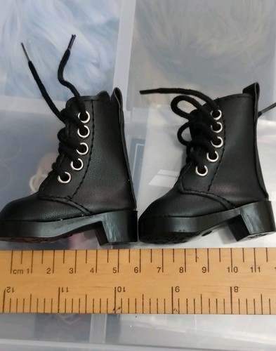 Pair black laced boots for - black,