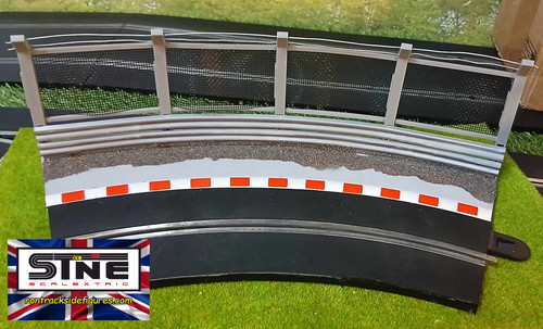 Scalextric fencing slot - 1:32,