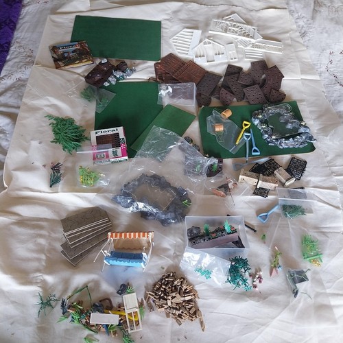 Job lot vintage britains - job,